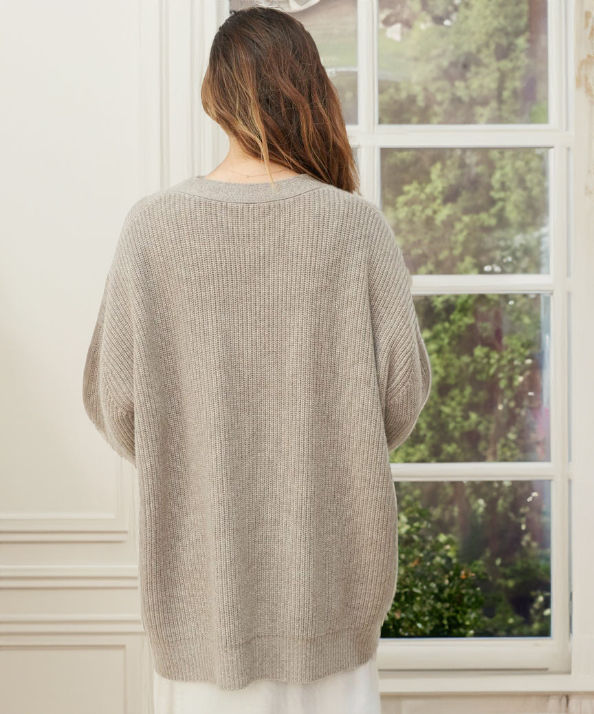 Women’s Oversized Knit Cardigan – Soft Button-Front Layer for Office and Relaxed Days